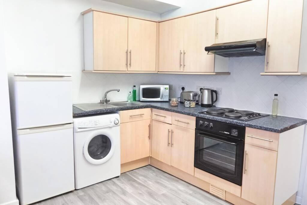 Apartment Up To 9 Close To Centre, Big Tv And Wifi Cardiff Luaran gambar