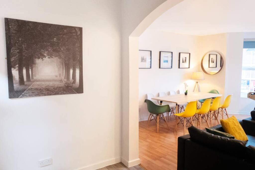 Apartment Up To 9 Close To Centre, Big Tv And Wifi Cardiff Luaran gambar